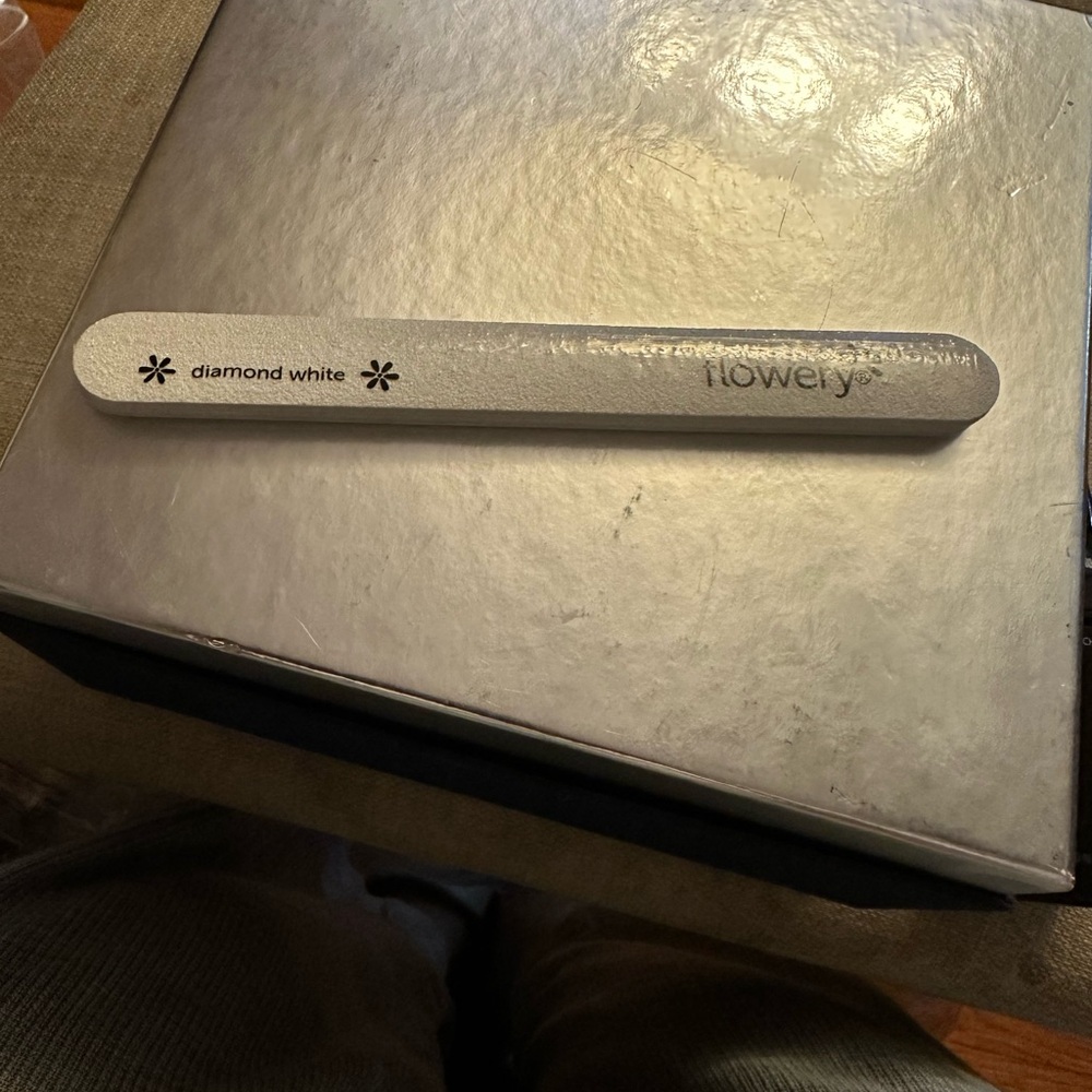 Flowery Diamond White Nail File